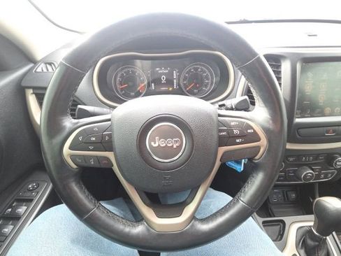 Used 2015 Jeep Cherokee Latitude w/ Cold Weather Group image 38