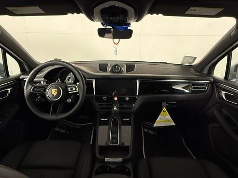 Certified 2026 Porsche Macan AWD/4WD image 20