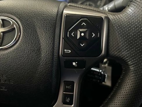 Used 2018 Toyota Tacoma SR5 AWD/4WD image 38