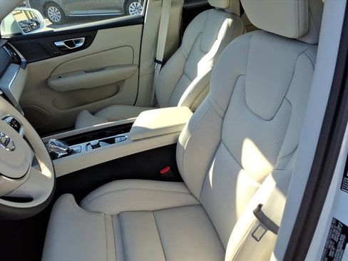 Certified 2026 Volvo V60 B5 Cross Country Ultra w/ Protection Package Premier image 15