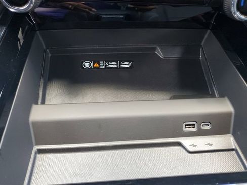 New 2025 Chevrolet Suburban Premier w/ Sun And Tow Package image 38