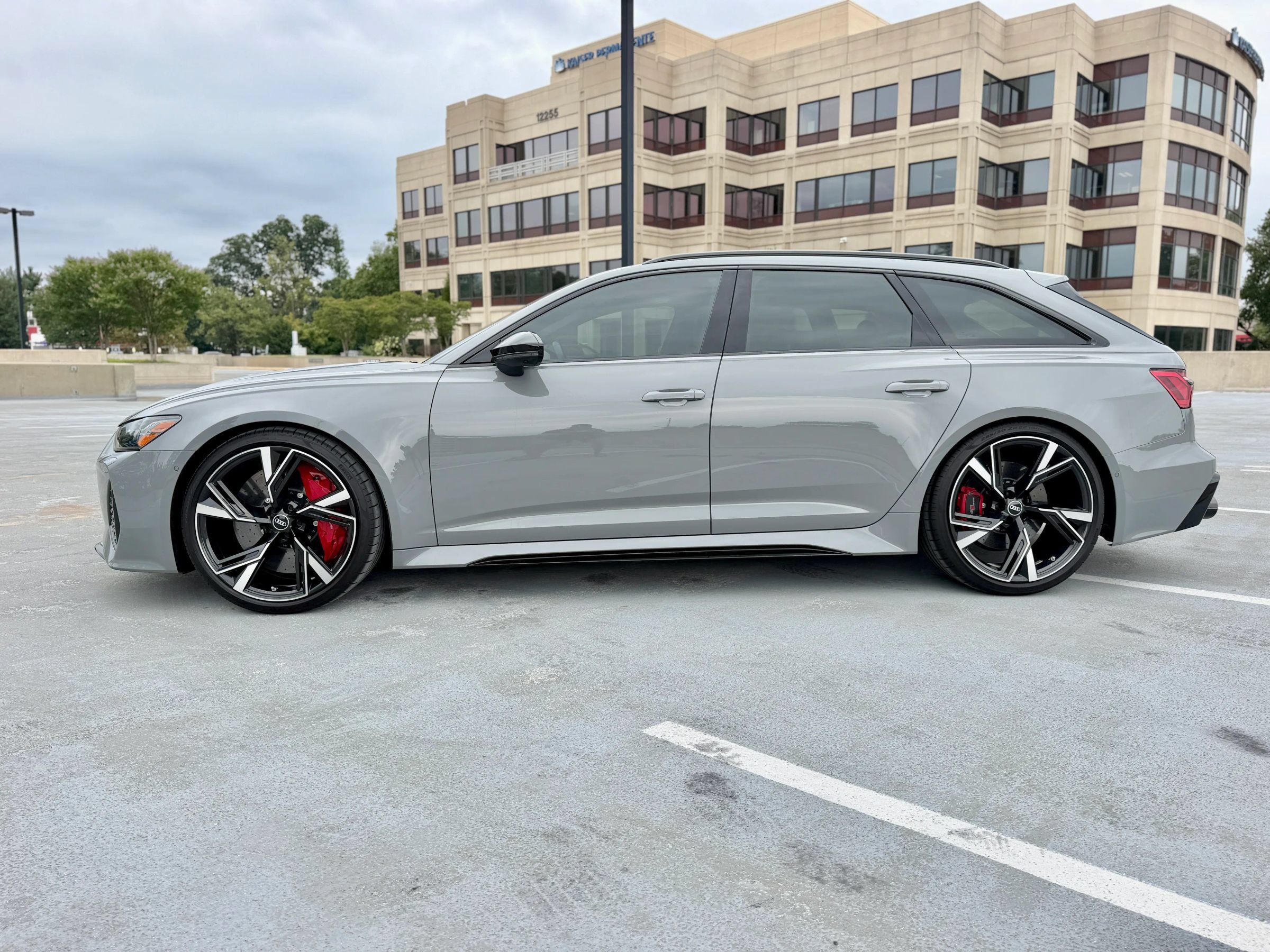 Used 2022 Audi RS 6 w/ Executive Package AWD/4WD image 5