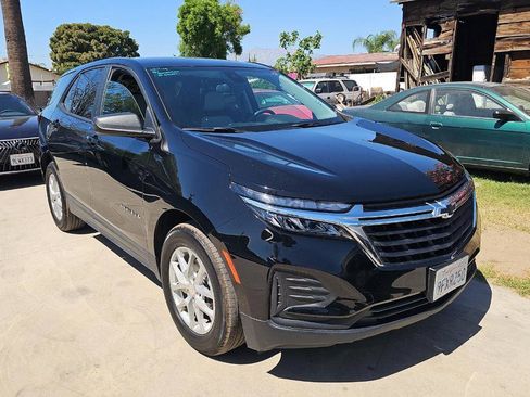 Used 2023 Chevrolet Equinox LS w/ LS Convenience Package image 3