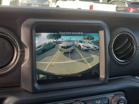 Used 2021 Jeep Wrangler Unlimited Sahara image 28