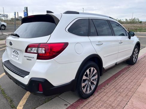 Used 2018 Subaru Outback 3.6R Touring w/ Popular Package #3 AWD/4WD image 5