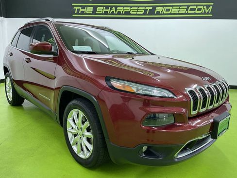 Used 2017 Jeep Cherokee Limited image 2