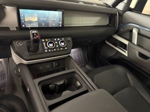 Used 2024 Land Rover Defender 110 X-Dynamic SE image 22