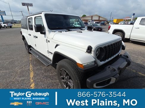 Used 2025 Jeep Gladiator Sport AWD/4WD image 1