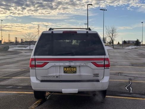 Used 2015 Lincoln Navigator L 4WD image 32