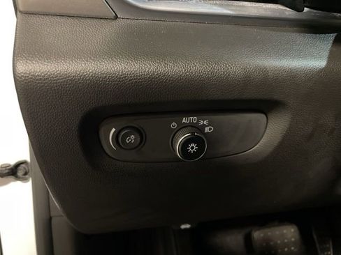 Used 2023 Chevrolet Traverse LT image 16