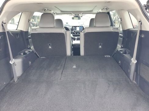 Used 2022 Toyota Highlander Platinum image 10