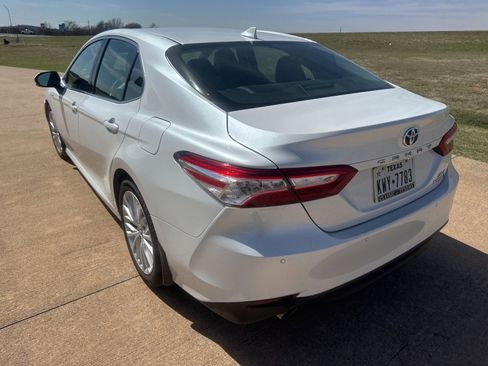 Used 2018 Toyota Camry XLE w/ Audio Package FWD image 3