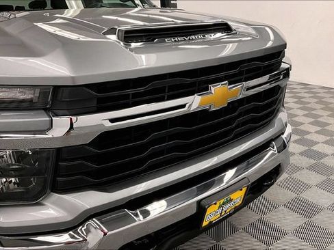 Used 2025 Chevrolet Silverado 2500 LT w/ Convenience Package AWD/4WD image 32