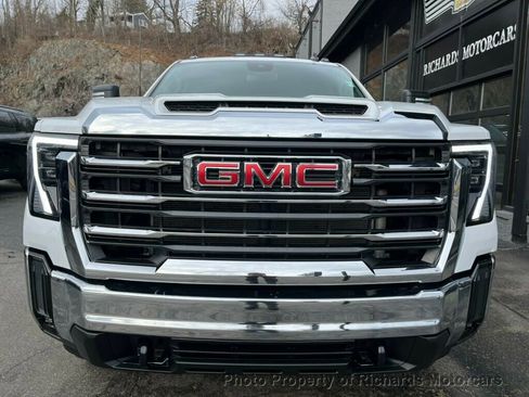 Used 2024 GMC Sierra 2500 SLE w/ SLE Value Package; image 8
