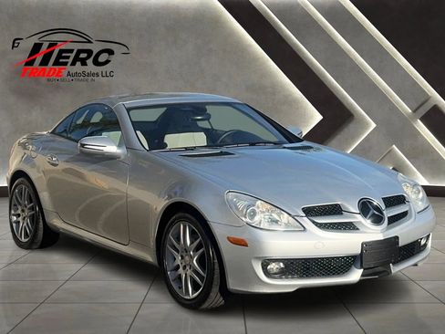 Used 2009 Mercedes-Benz SLK 300 image 4
