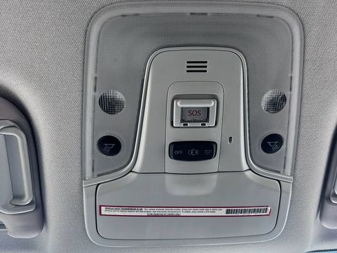 Used 2021 Toyota Prius Prime XLE w/ Carpet Mat Package (TMS) FWD image 17