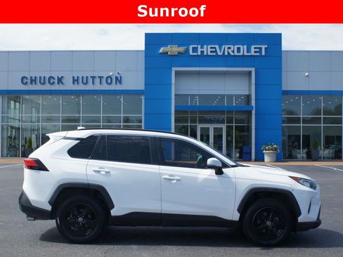 Used 2019 Toyota RAV4 XLE w/ Convenience Package FWD image 1