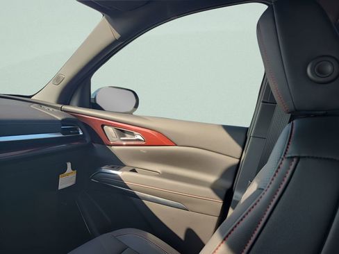 New 2026 Chevrolet Traverse Z71 w/ Enhanced Driving Package image 11