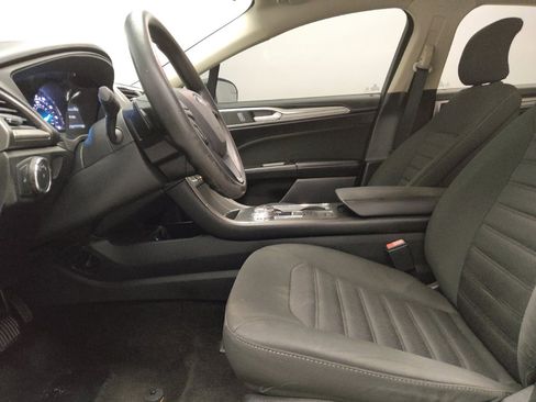 Used 2018 Ford Fusion SE w/ Fusion SE Technology Package FWD image 17
