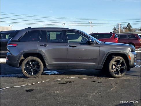 Used 2022 Jeep Grand Cherokee Altitude image 9
