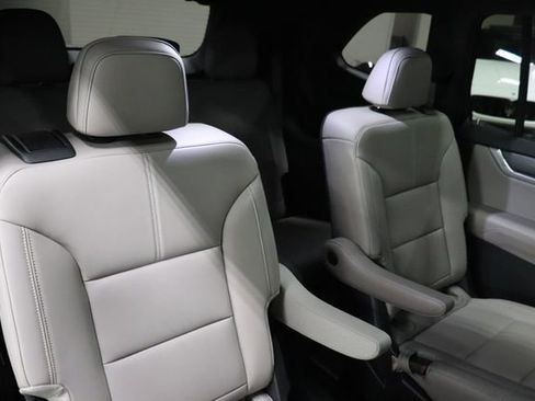 Used 2026 GMC Acadia Elevation w/ Elevation Premium Package FWD image 22