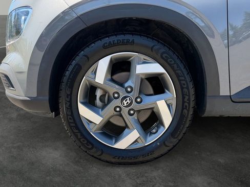 Used 2022 Hyundai Venue SEL FWD image 4