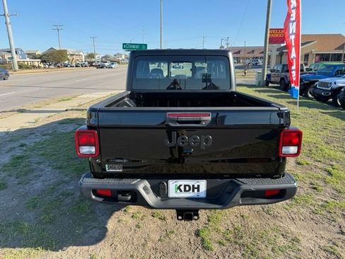 Used 2024 Jeep Gladiator Sport image 6