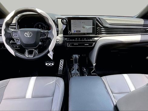 Used 2025 Toyota Camry SE FWD image 15