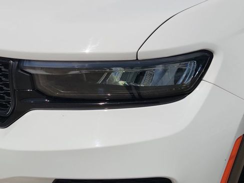 Used 2023 Jeep Grand Cherokee Altitude RWD image 9