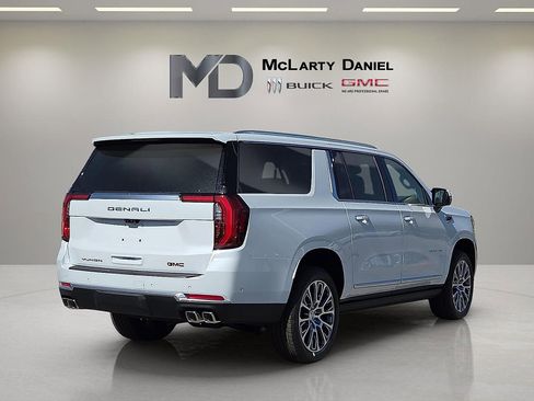 New 2026 GMC Yukon XL Denali w/ Denali Reserve Package AWD/4WD image 5