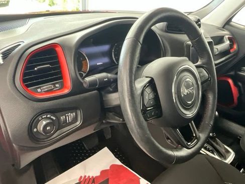 Used 2022 Jeep Renegade Latitude w/ Convenience Group AWD/4WD image 16