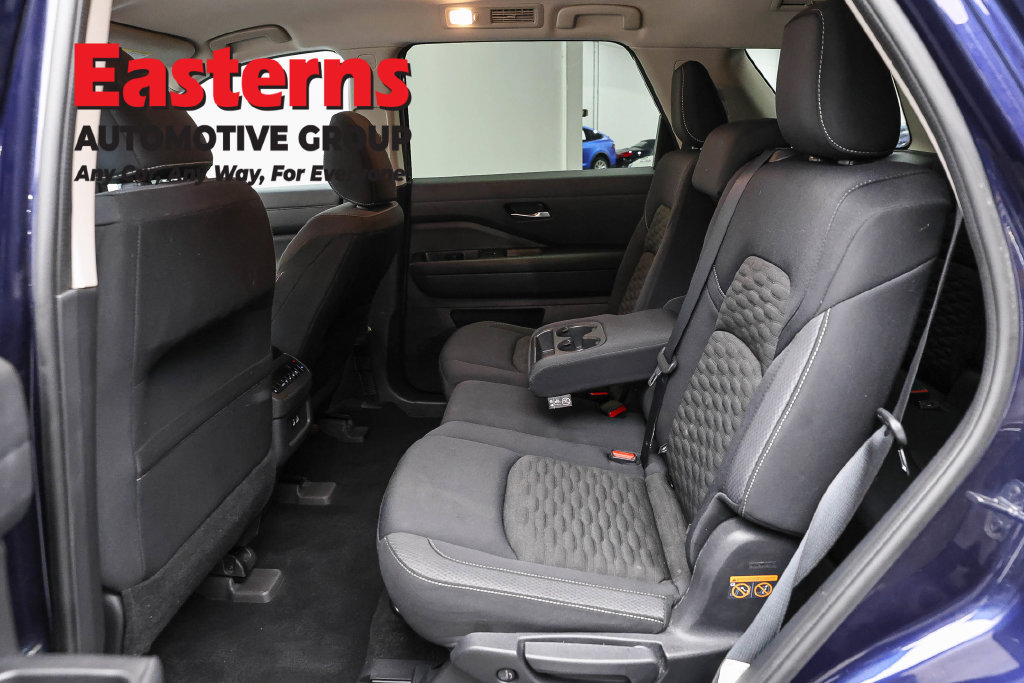 Used 2022 Nissan Pathfinder SV AWD/4WD image 22
