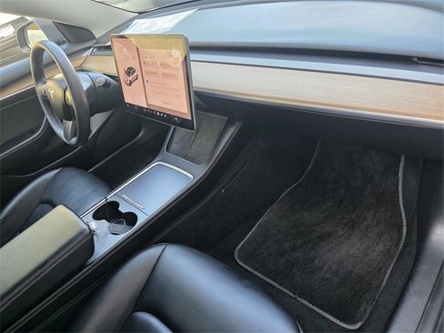 Used 2022 Tesla Model 3 image 18