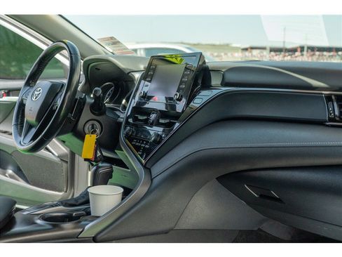 Used 2022 Toyota Camry SE FWD image 31