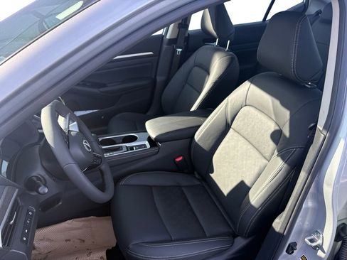 New 2025 Nissan Altima 2.5 SL image 9