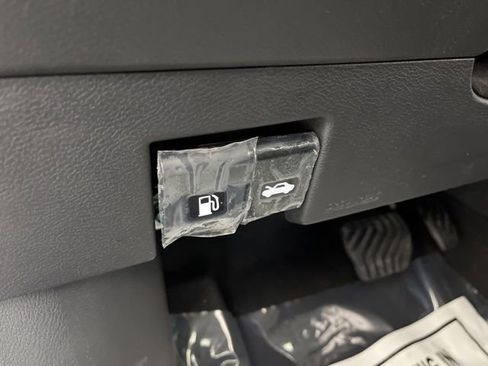 New 2025 Nissan Versa SV w/ Trunk Package image 31