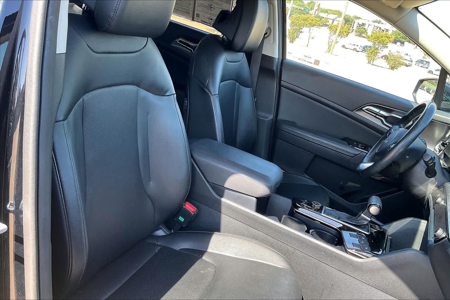 Used 2023 Kia Sportage EX AWD/4WD image 12