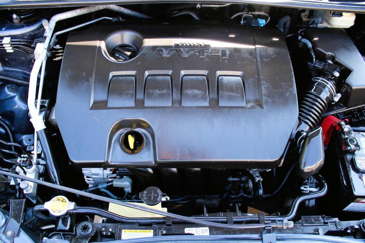 Used 2017 Toyota Corolla LE FWD image 7