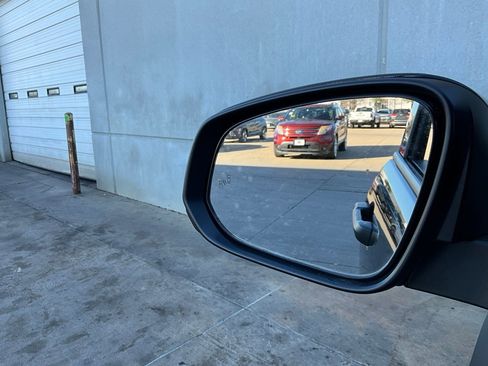 Used 2025 Toyota Tacoma TRD Off-Road image 17