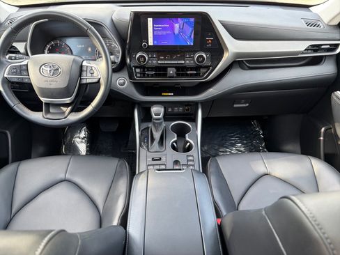 Used 2025 Toyota Highlander XLE AWD/4WD image 24