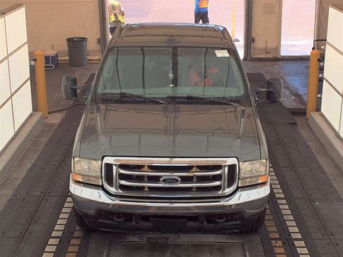Used 2002 Ford F250 Lariat RWD image 2