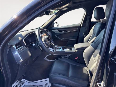Used 2022 Jaguar F-PACE S image 9
