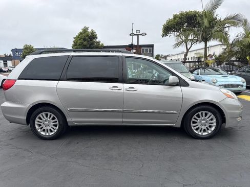 Used 2009 Toyota Sienna XLE Limited FWD image 6