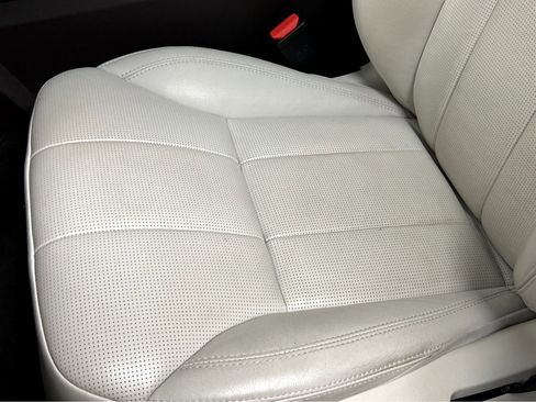 Used 2020 Land Rover Discovery HSE image 41