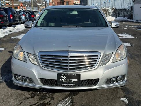 Used 2011 Mercedes-Benz E 350 4MATIC Sedan image 2