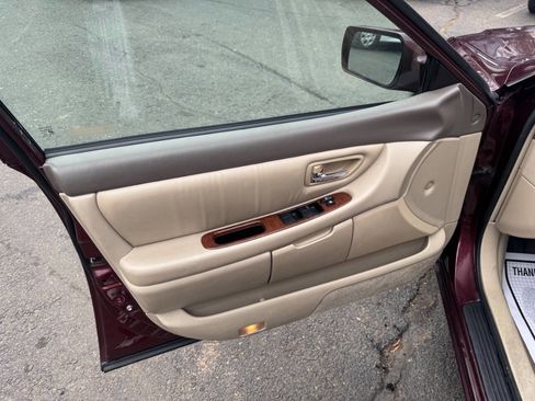 Used 2004 Toyota Avalon XLS image 10