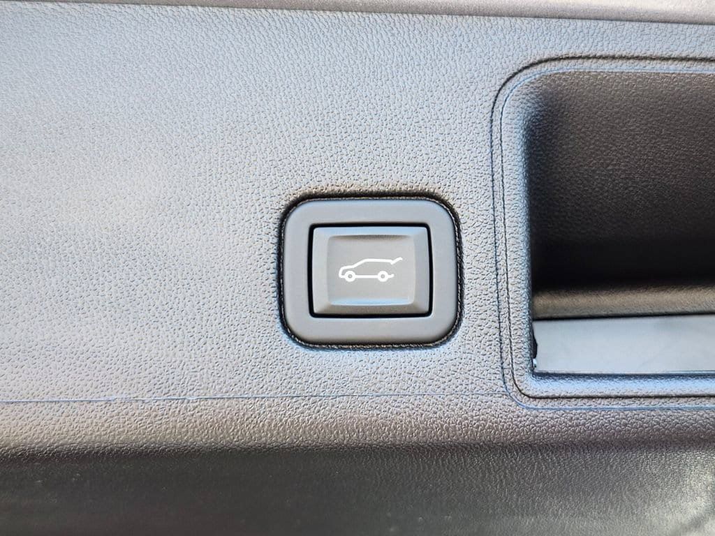 Used 2024 GMC Terrain Denali w/ Denali Premium Package AWD/4WD image 32