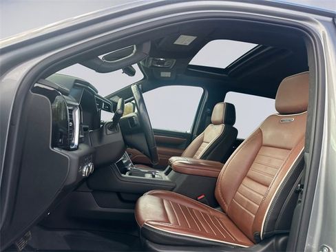 Used 2024 GMC Sierra 3500 Denali Ultimate image 4