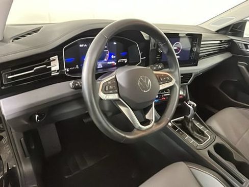 Used 2025 Volkswagen Jetta SE FWD image 14