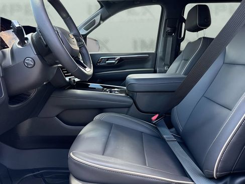 Used 2026 Chevrolet Tahoe Premier AWD/4WD image 9
